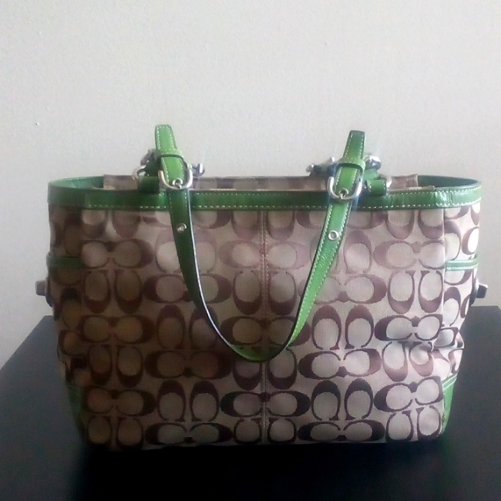 Coach - Picture 2 of 6